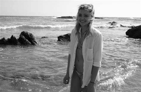 Chloe Grace Moretz Shares Topless Pic From Beach Day With。